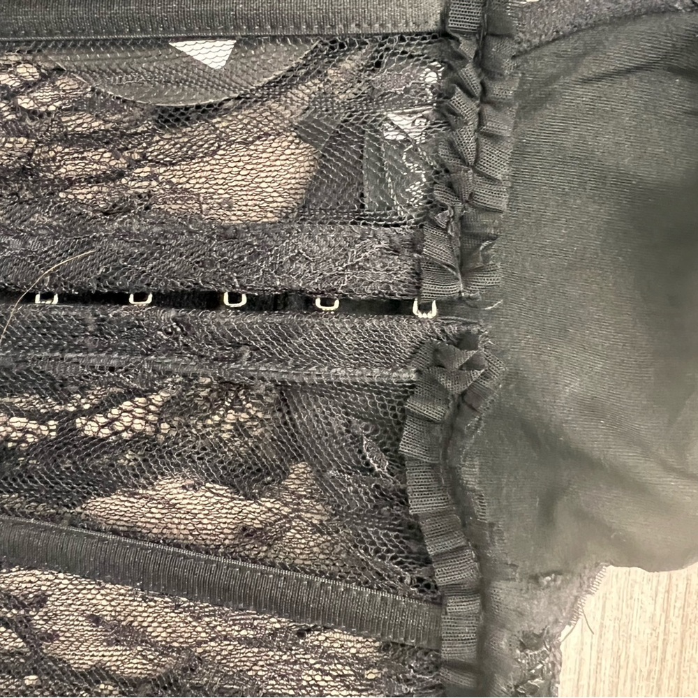 Elegant Black Lace Bustier - Picture 7 of 9